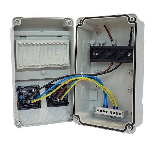 IPARI DOBOZ SZERELT 130X220 2X(2P+F) ELŐLAPON + 2X(2P+F) OLDALSÓ IP44 VEZETÉKELVE(3318-202-0000)