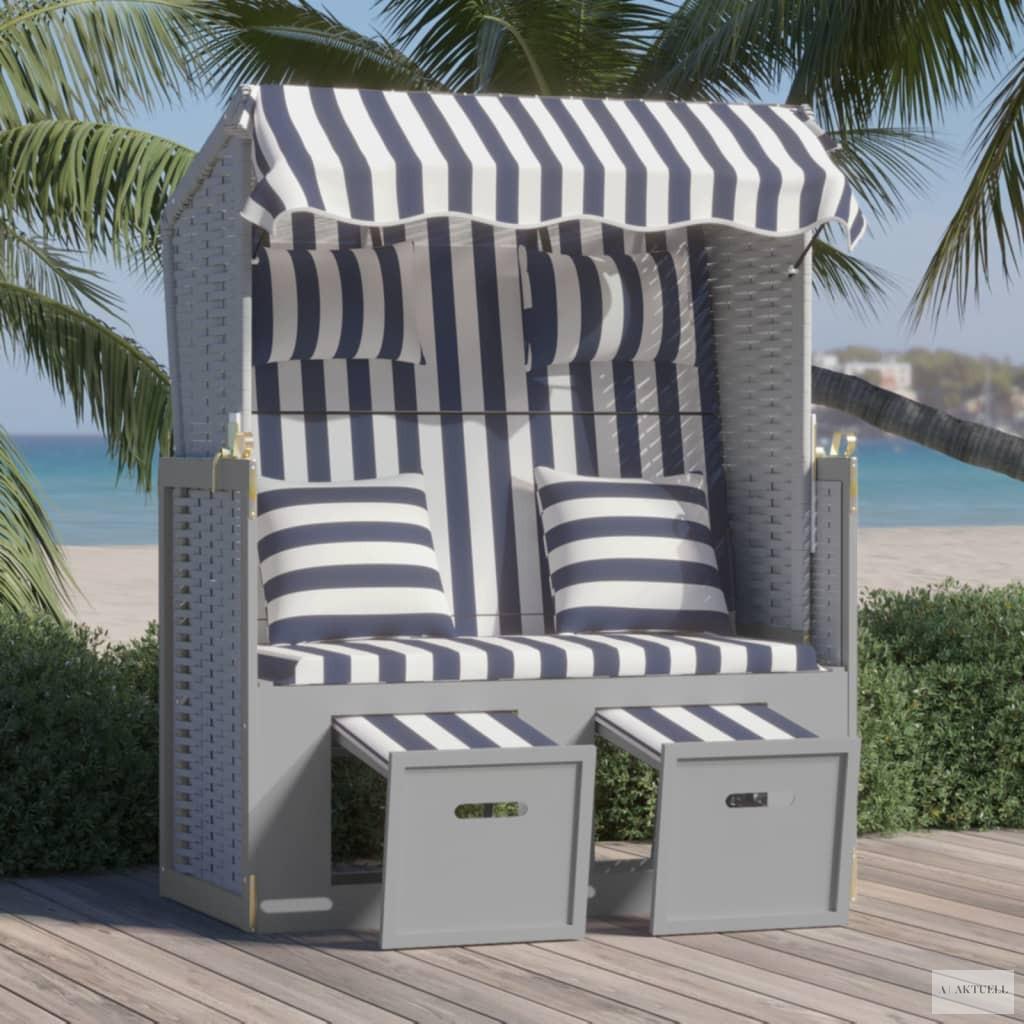 Kék és fehér polyrattan és tömör fa strandszék párnákkal
